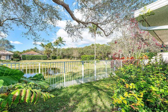 2841 Livingston Lane, West Palm Beach, FL 33411