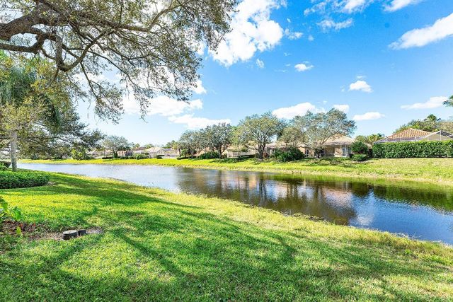 2841 Livingston Lane, West Palm Beach, FL 33411