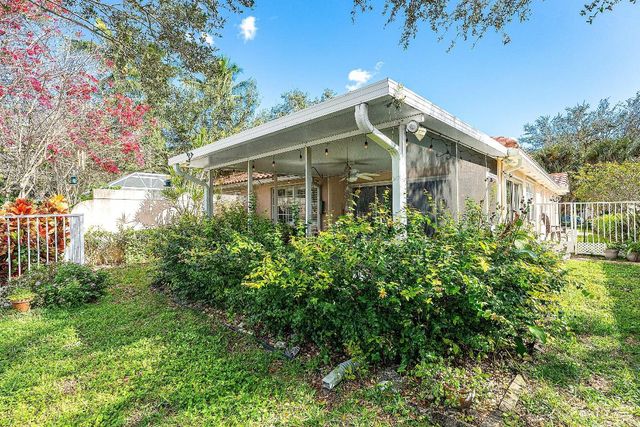 2841 Livingston Lane, West Palm Beach, FL 33411