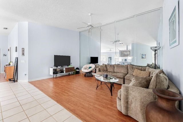 2841 Livingston Lane, West Palm Beach, FL 33411