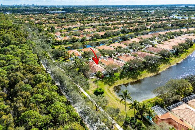 2841 Livingston Lane, West Palm Beach, FL 33411