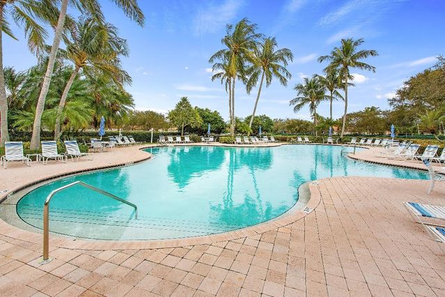 2841 Livingston Lane, West Palm Beach, FL 33411