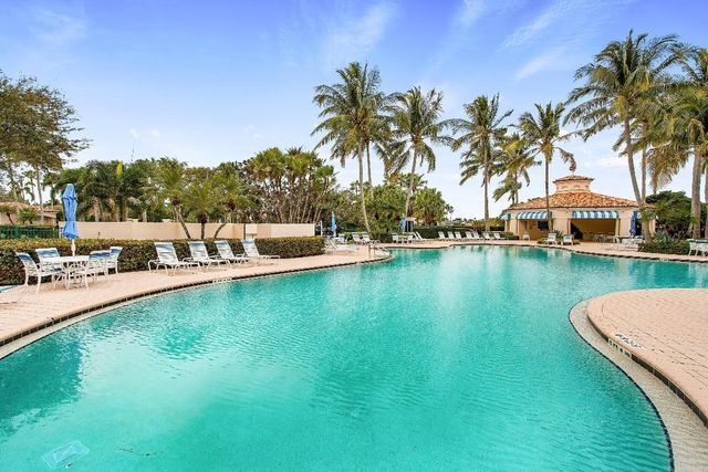 2841 Livingston Lane, West Palm Beach, FL 33411