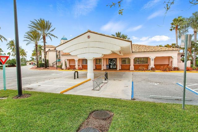 2841 Livingston Lane, West Palm Beach, FL 33411