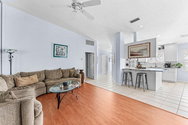 2841 Livingston Lane, West Palm Beach, FL 33411