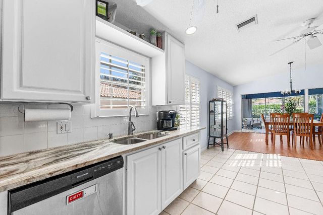 2841 Livingston Lane, West Palm Beach, FL 33411