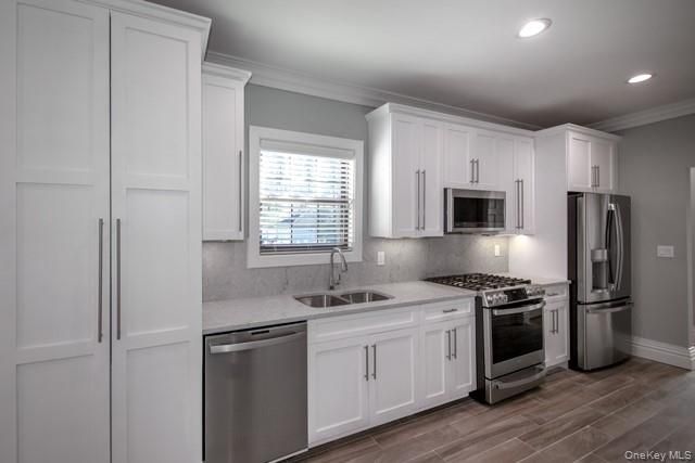 576 Scranton Avenue 576-4, Lynbrook, NY 11563