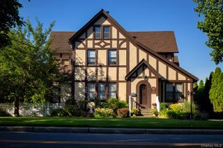 576 Scranton Avenue 576-4, Lynbrook, NY 11563