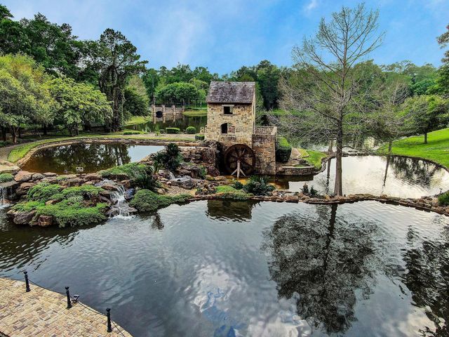 14530 Millhouse Road, Pinehurst, TX 77362