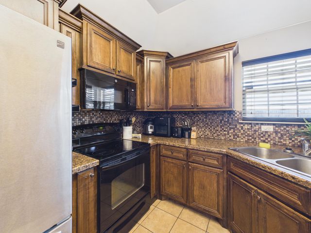 211 Dowden Road, Wolfforth, TX 79382