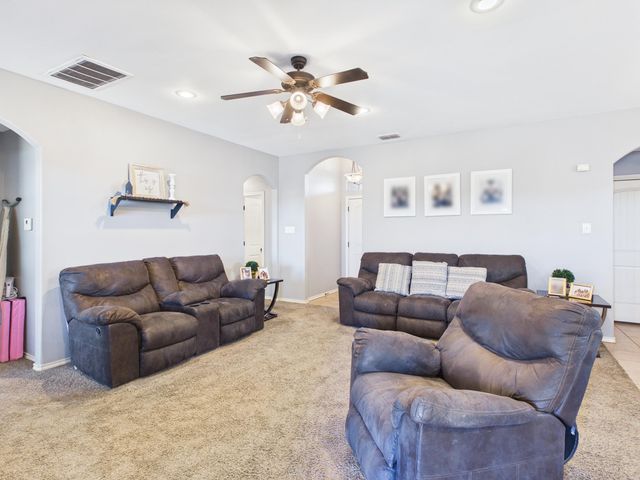 211 Dowden Road, Wolfforth, TX 79382