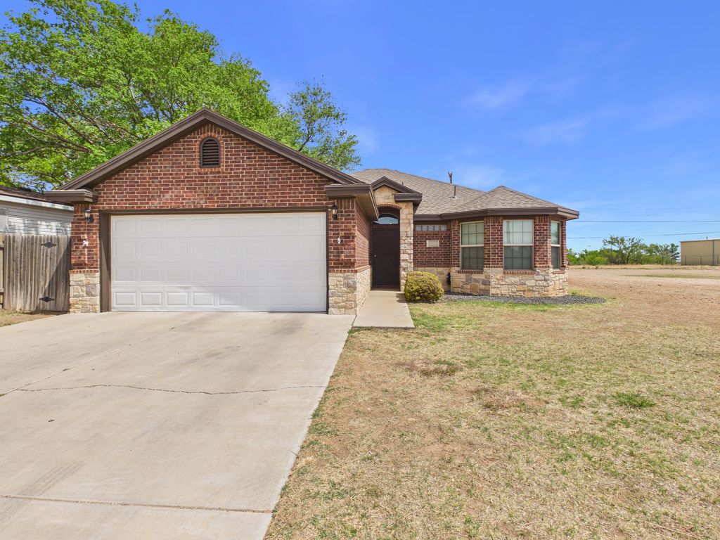 211 Dowden Road, Wolfforth, TX 79382