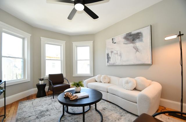 18 Lyon St 2, Boston, MA 02122