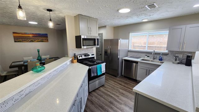 9735 Stonemont Road, La Porte, TX 77571