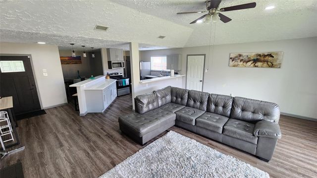 9735 Stonemont Road, La Porte, TX 77571