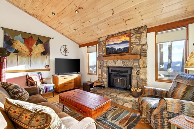 3107 Mckenzie Way N, Old Fort, NC 28762