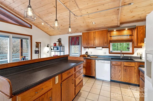 3107 Mckenzie Way N, Old Fort, NC 28762