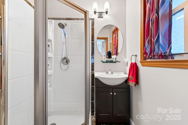 3107 Mckenzie Way N, Old Fort, NC 28762