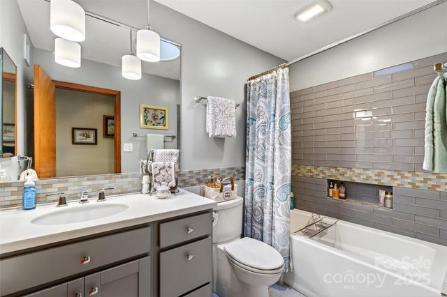 3107 Mckenzie Way N, Old Fort, NC 28762