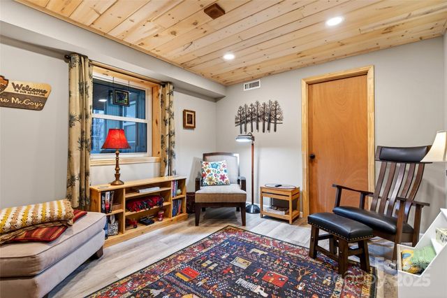 3107 Mckenzie Way N, Old Fort, NC 28762