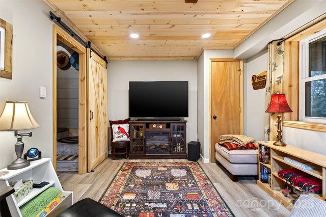 3107 Mckenzie Way N, Old Fort, NC 28762