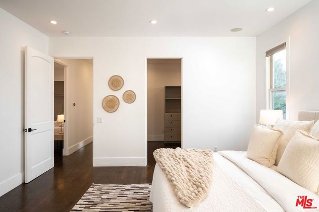 3496 Redwood Avenue, Los Angeles, CA 90066