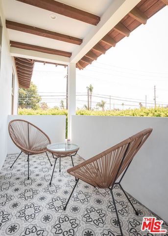 3496 Redwood Avenue, Los Angeles, CA 90066