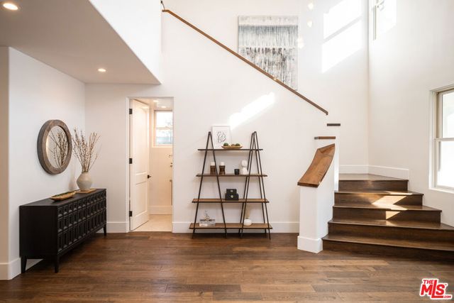 3496 Redwood Avenue, Los Angeles, CA 90066