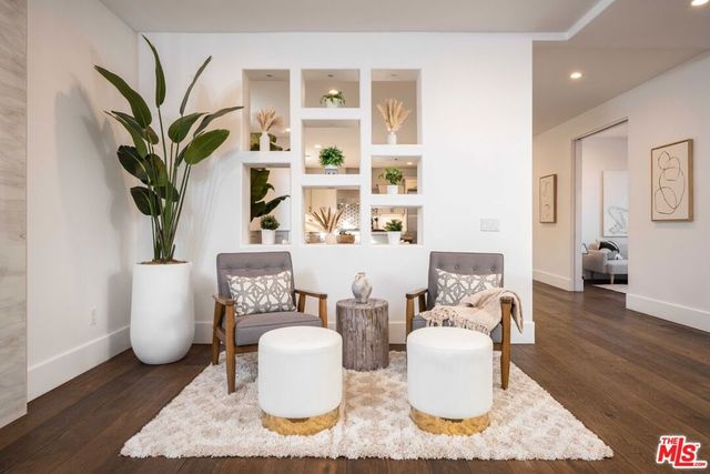 3496 Redwood Avenue, Los Angeles, CA 90066