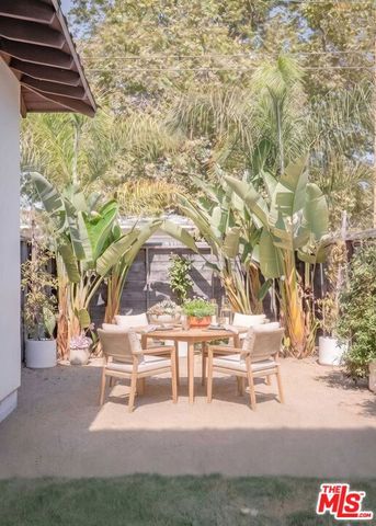 3496 Redwood Avenue, Los Angeles, CA 90066