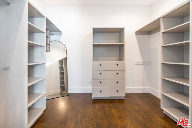 3496 Redwood Avenue, Los Angeles, CA 90066
