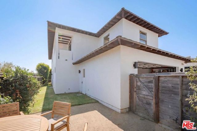 3496 Redwood Avenue, Los Angeles, CA 90066