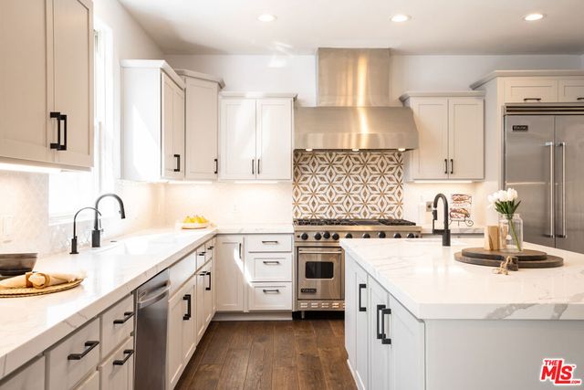 3496 Redwood Avenue, Los Angeles, CA 90066