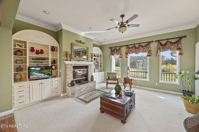 135 Austin Lane, Deer Lodge, TN 37726