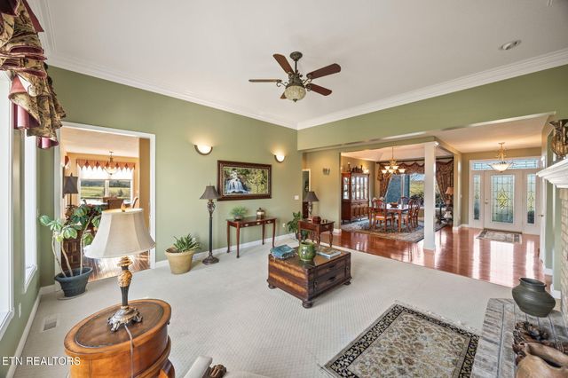 135 Austin Lane, Deer Lodge, TN 37726