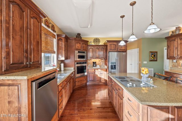 135 Austin Lane, Deer Lodge, TN 37726