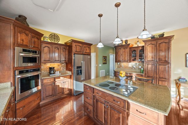 135 Austin Lane, Deer Lodge, TN 37726