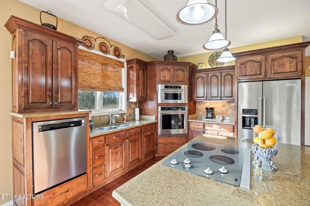 135 Austin Lane, Deer Lodge, TN 37726