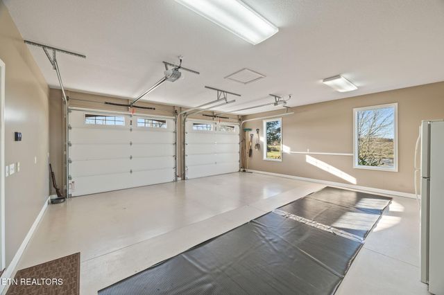 135 Austin Lane, Deer Lodge, TN 37726