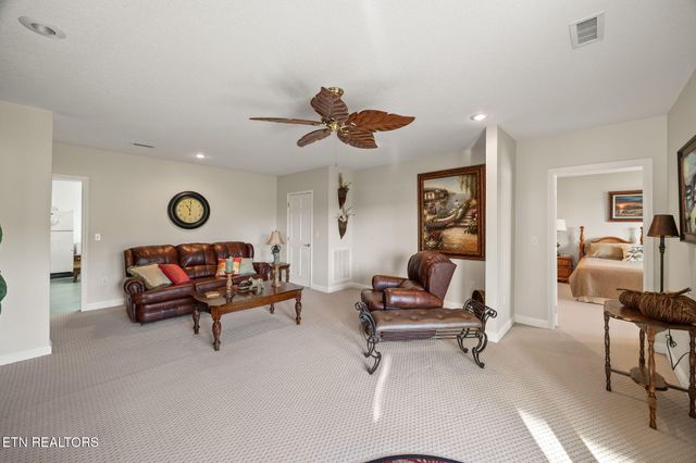 135 Austin Lane, Deer Lodge, TN 37726