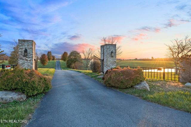 135 Austin Lane, Deer Lodge, TN 37726