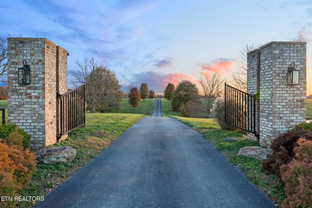 135 Austin Lane, Deer Lodge, TN 37726