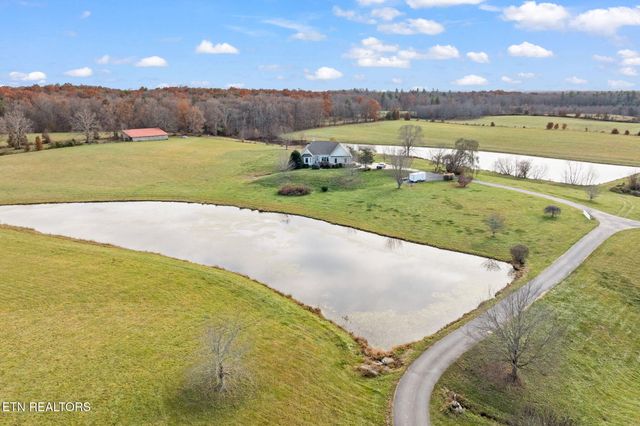 135 Austin Lane, Deer Lodge, TN 37726