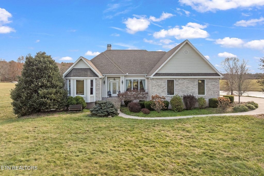 135 Austin Lane, Deer Lodge, TN 37726