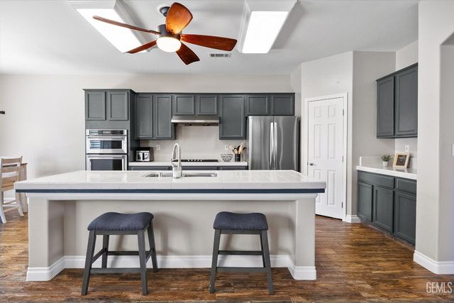 12701 Sable Point Drive, Bakersfield, CA 93312