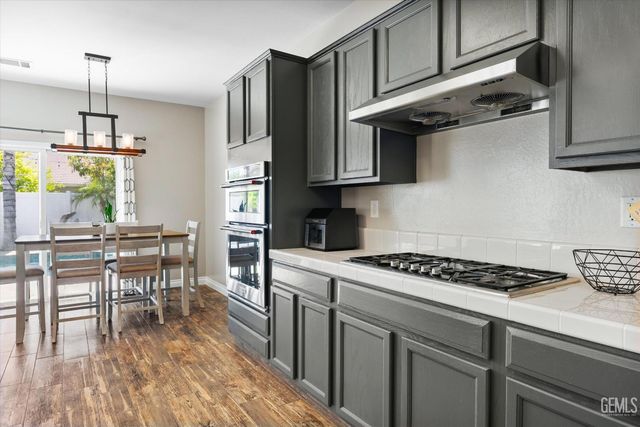 12701 Sable Point Drive, Bakersfield, CA 93312