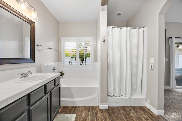 12701 Sable Point Drive, Bakersfield, CA 93312