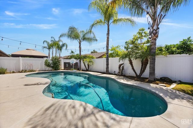 12701 Sable Point Drive, Bakersfield, CA 93312