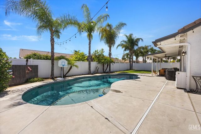 12701 Sable Point Drive, Bakersfield, CA 93312