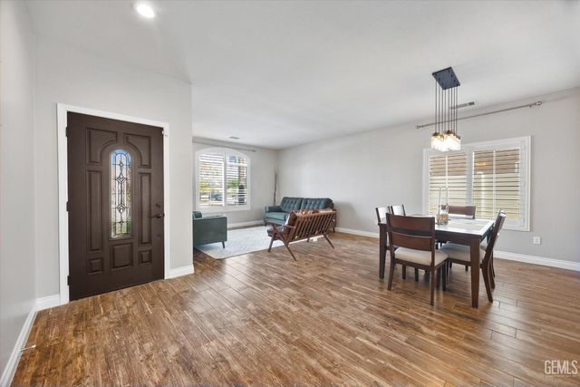 12701 Sable Point Drive, Bakersfield, CA 93312